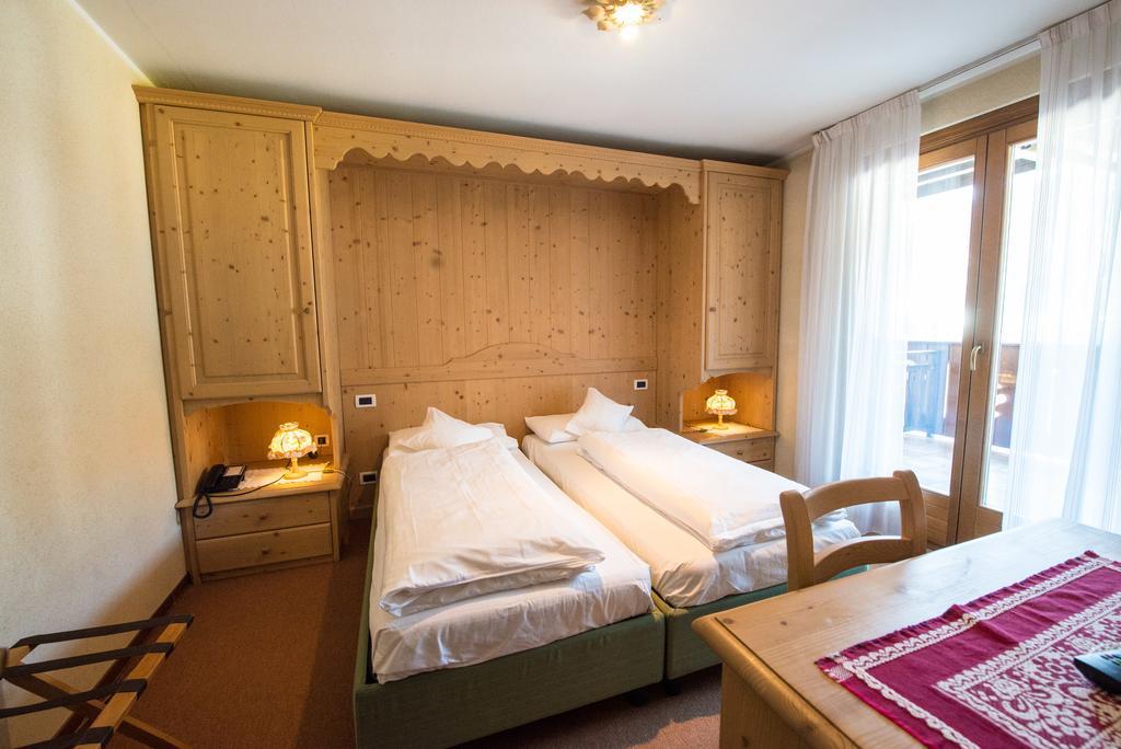 Hotel Garni Norma Madonna Zimmer foto